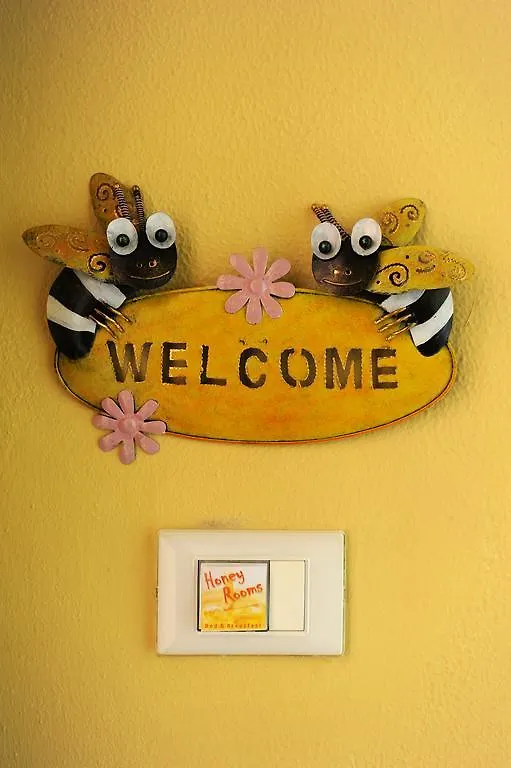 Honey Rooms روما 3*,